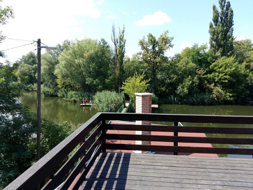 VeresegyházTavi Panzio Es Etterem住宿加早餐旅馆 外观 照片