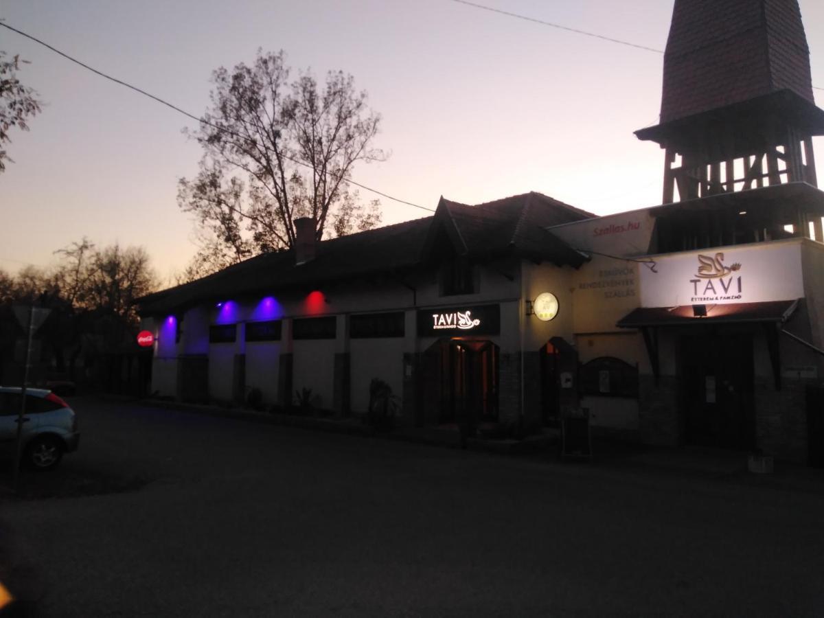 VeresegyházTavi Panzio Es Etterem住宿加早餐旅馆 外观 照片